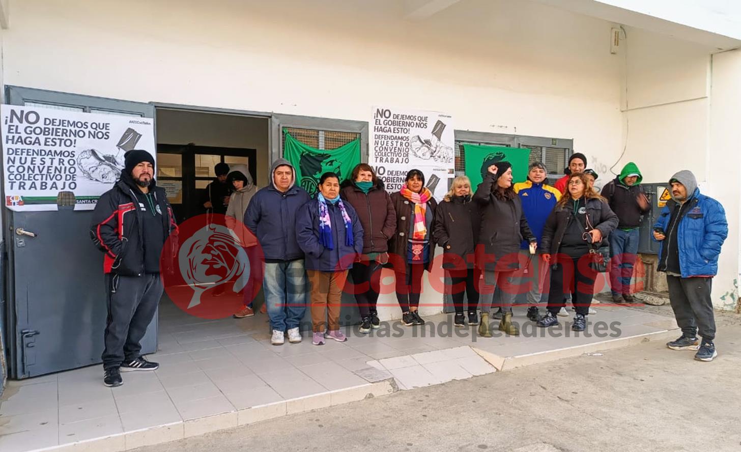 Trabajadores de ATE realizaron retención de servicio en la Escuela Primaria N° 36 
