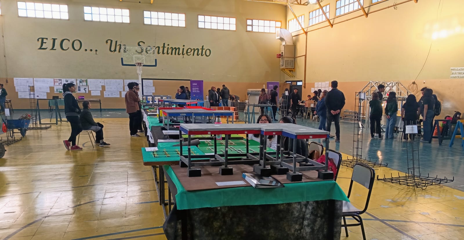 120 agentes y efectivos trabajan en la búsqueda de los dos niños y la contención de sus familias