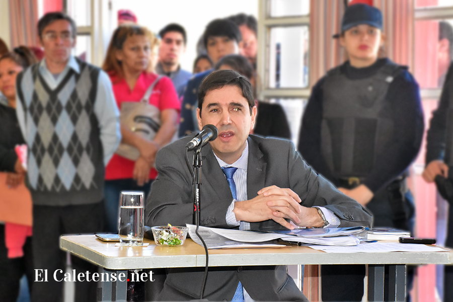 Calicate le pidio a Prades que de un paso al costado y que se tome una licencia especial