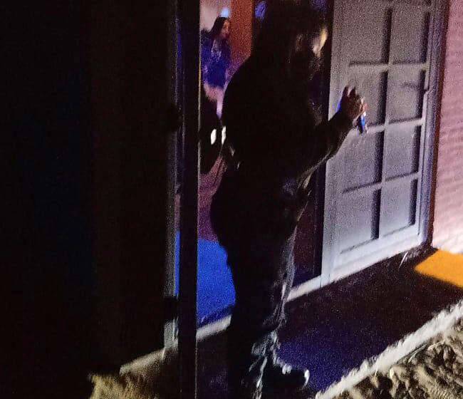 Atrapan a un ladrón cuando intentaba robar un caballo de una vivienda