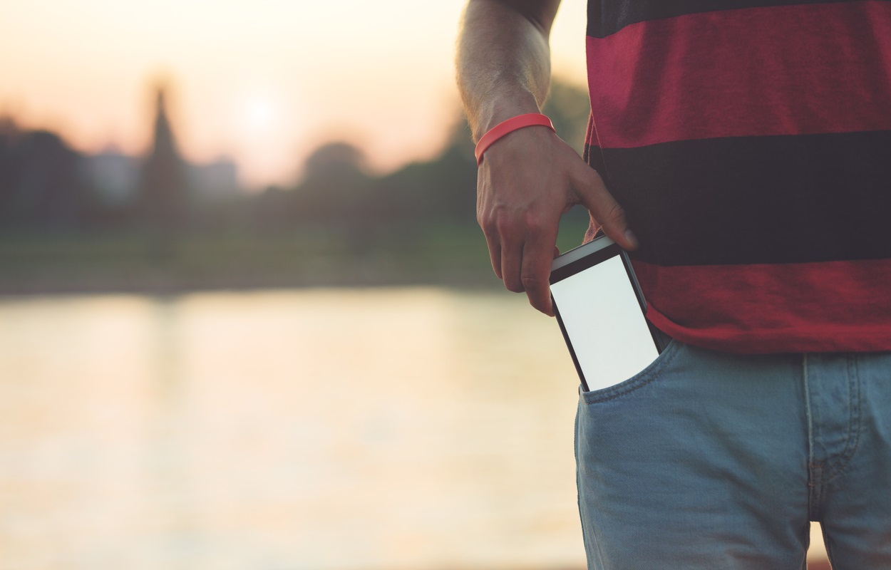 Preocupante: Otro robo de celular a un adolescente en plena calle 