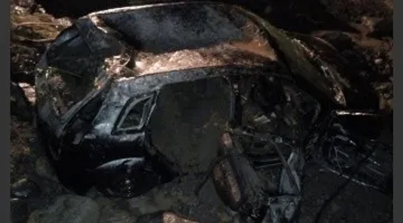 Quedaron atrapados en el auto por un temporal: murieron dos nenes y su papá está desaparecido